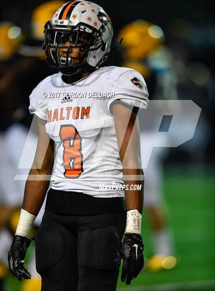 Thumbnail 2 in Lamar vs. Haltom (UIL 6A Bi-District Playoff) photogallery.