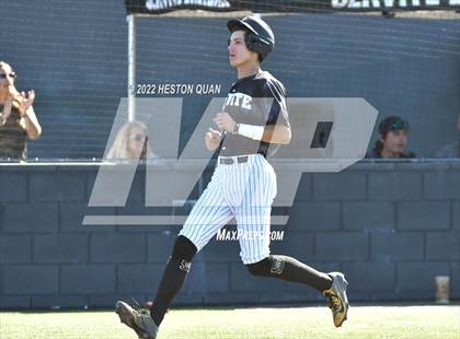 Thumbnail 3 in Santa Margarita vs. Servite photogallery.