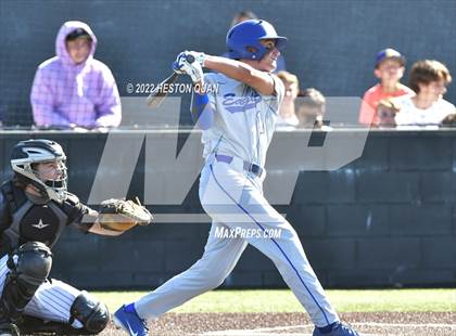 Thumbnail 2 in Santa Margarita vs. Servite photogallery.