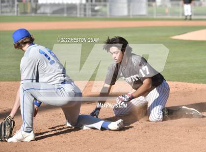 Thumbnail 3 in Santa Margarita vs. Servite photogallery.