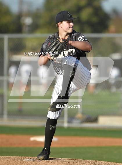 Thumbnail 3 in Santa Margarita vs. Servite photogallery.