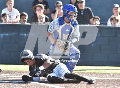 Thumbnail 2 in Santa Margarita vs. Servite photogallery.
