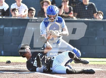 Thumbnail 3 in Santa Margarita vs. Servite photogallery.