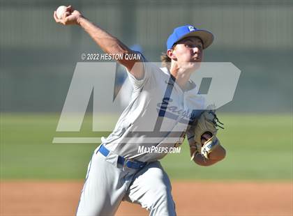 Thumbnail 3 in Santa Margarita vs. Servite photogallery.