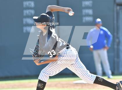 Thumbnail 2 in Santa Margarita vs. Servite photogallery.
