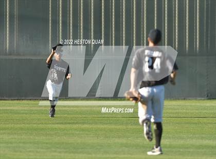 Thumbnail 3 in Santa Margarita vs. Servite photogallery.