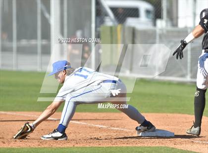Thumbnail 3 in Santa Margarita vs. Servite photogallery.