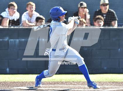 Thumbnail 3 in Santa Margarita vs. Servite photogallery.