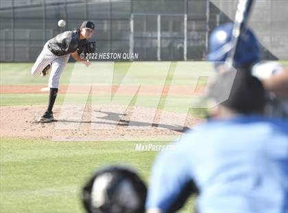 Thumbnail 3 in Santa Margarita vs. Servite photogallery.