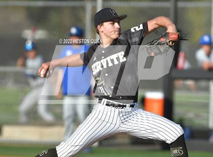 Thumbnail 3 in Santa Margarita vs. Servite photogallery.