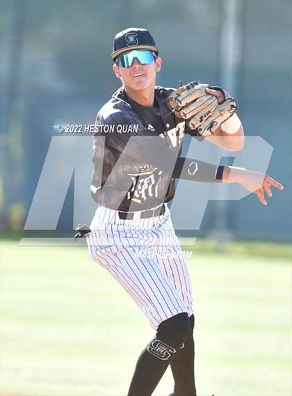 Thumbnail 2 in Santa Margarita vs. Servite photogallery.