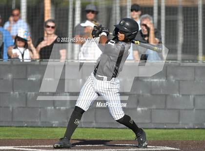 Thumbnail 3 in Santa Margarita vs. Servite photogallery.