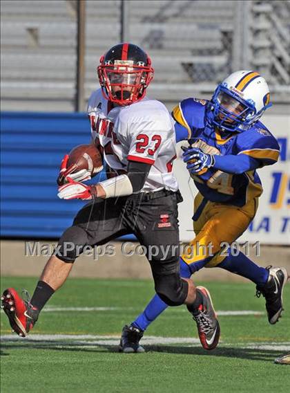 Thumbnail 1 in Lawrence vs. Plainedge (Section 8 Class III Final) photogallery.