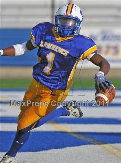 Thumbnail 2 in Lawrence vs. Plainedge (Section 8 Class III Final) photogallery.