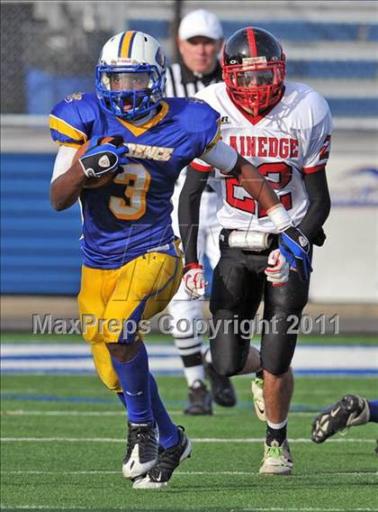 Thumbnail 2 in Lawrence vs. Plainedge (Section 8 Class III Final) photogallery.