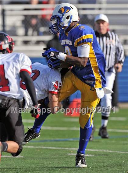 Thumbnail 2 in Lawrence vs. Plainedge (Section 8 Class III Final) photogallery.