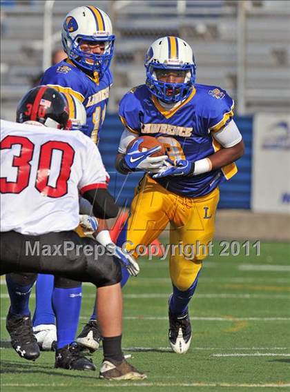 Thumbnail 2 in Lawrence vs. Plainedge (Section 8 Class III Final) photogallery.