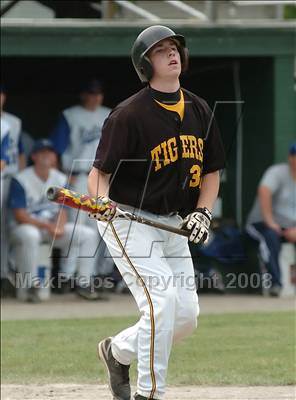 Thumbnail 3 in Ludlowe vs. Hand (CIAC Class L Semifinal) photogallery.