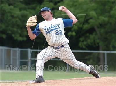 Thumbnail 3 in Ludlowe vs. Hand (CIAC Class L Semifinal) photogallery.
