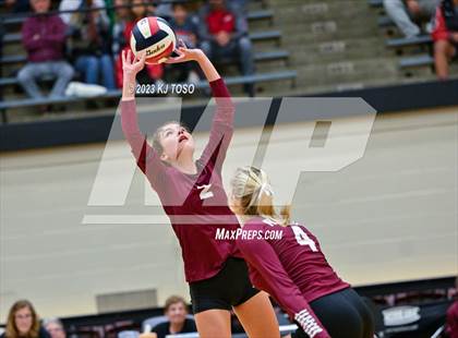 Thumbnail 2 in Floresville vs. Wimberley (UIL 4A Regional Semi-Final) photogallery.