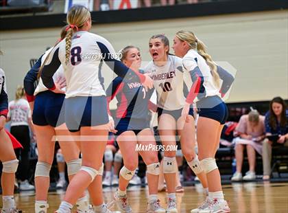 Thumbnail 2 in Floresville vs. Wimberley (UIL 4A Regional Semi-Final) photogallery.