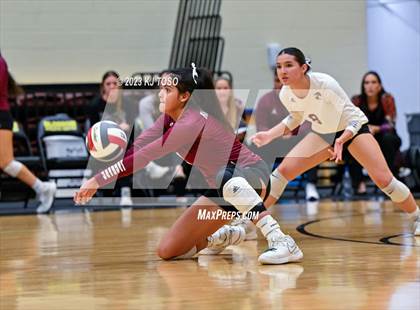 Thumbnail 3 in Floresville vs. Wimberley (UIL 4A Regional Semi-Final) photogallery.