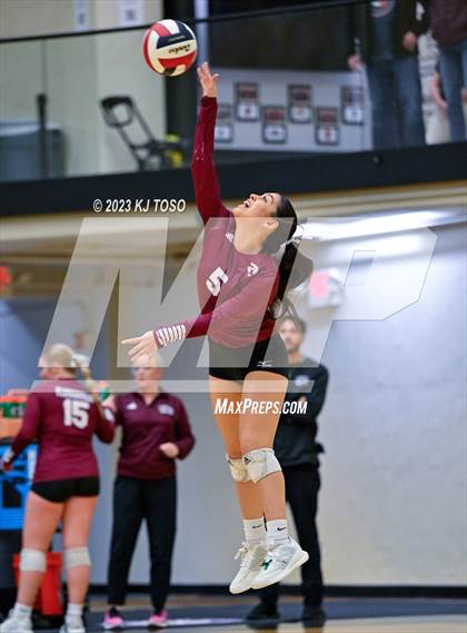 Thumbnail 1 in Floresville vs. Wimberley (UIL 4A Regional Semi-Final) photogallery.