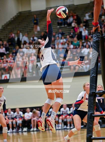 Thumbnail 3 in Floresville vs. Wimberley (UIL 4A Regional Semi-Final) photogallery.
