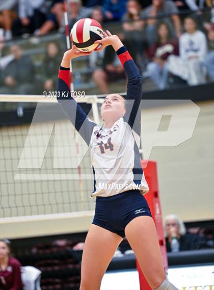 Thumbnail 1 in Floresville vs. Wimberley (UIL 4A Regional Semi-Final) photogallery.