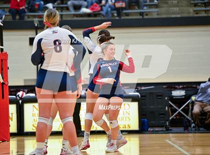 Thumbnail 3 in Floresville vs. Wimberley (UIL 4A Regional Semi-Final) photogallery.
