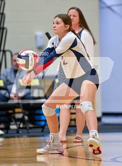 Thumbnail 1 in Floresville vs. Wimberley (UIL 4A Regional Semi-Final) photogallery.