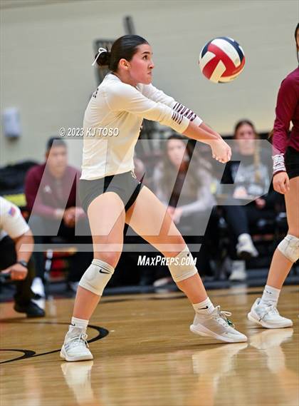 Thumbnail 2 in Floresville vs. Wimberley (UIL 4A Regional Semi-Final) photogallery.