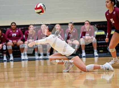 Thumbnail 2 in Floresville vs. Wimberley (UIL 4A Regional Semi-Final) photogallery.