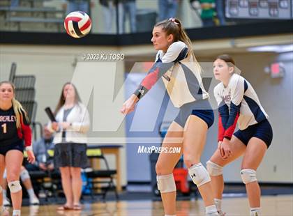 Thumbnail 3 in Floresville vs. Wimberley (UIL 4A Regional Semi-Final) photogallery.