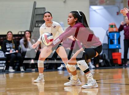 Thumbnail 1 in Floresville vs. Wimberley (UIL 4A Regional Semi-Final) photogallery.