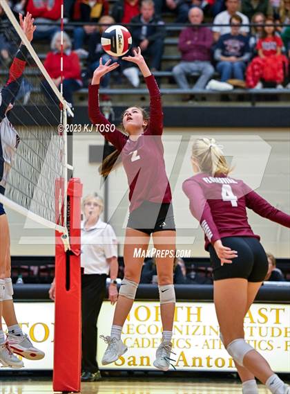 Thumbnail 3 in Floresville vs. Wimberley (UIL 4A Regional Semi-Final) photogallery.