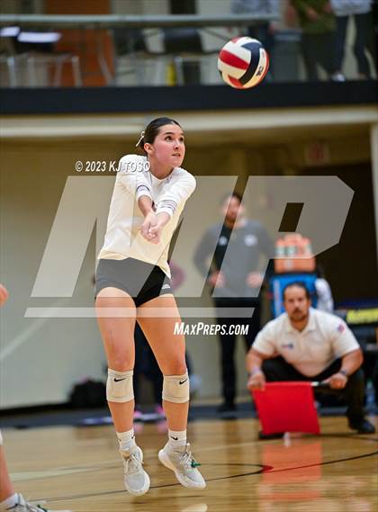 Thumbnail 1 in Floresville vs. Wimberley (UIL 4A Regional Semi-Final) photogallery.