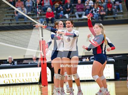 Thumbnail 2 in Floresville vs. Wimberley (UIL 4A Regional Semi-Final) photogallery.