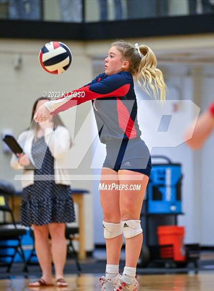 Thumbnail 2 in Floresville vs. Wimberley (UIL 4A Regional Semi-Final) photogallery.