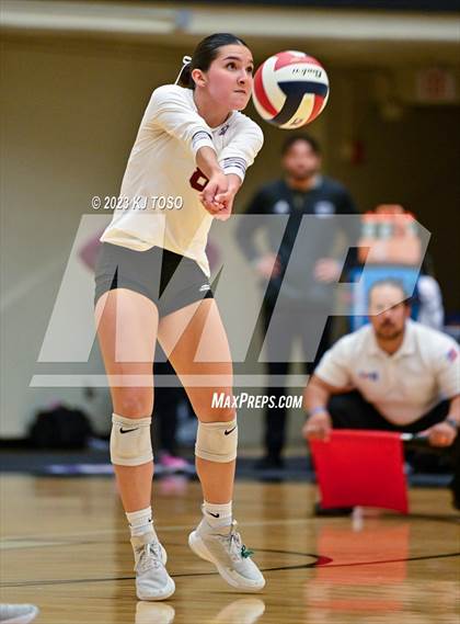 Thumbnail 3 in Floresville vs. Wimberley (UIL 4A Regional Semi-Final) photogallery.