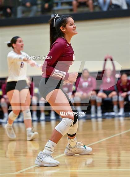 Thumbnail 2 in Floresville vs. Wimberley (UIL 4A Regional Semi-Final) photogallery.