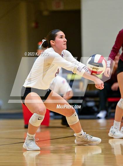 Thumbnail 2 in Floresville vs. Wimberley (UIL 4A Regional Semi-Final) photogallery.