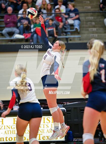 Thumbnail 1 in Floresville vs. Wimberley (UIL 4A Regional Semi-Final) photogallery.