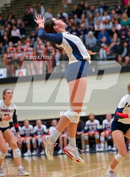 Thumbnail 2 in Floresville vs. Wimberley (UIL 4A Regional Semi-Final) photogallery.