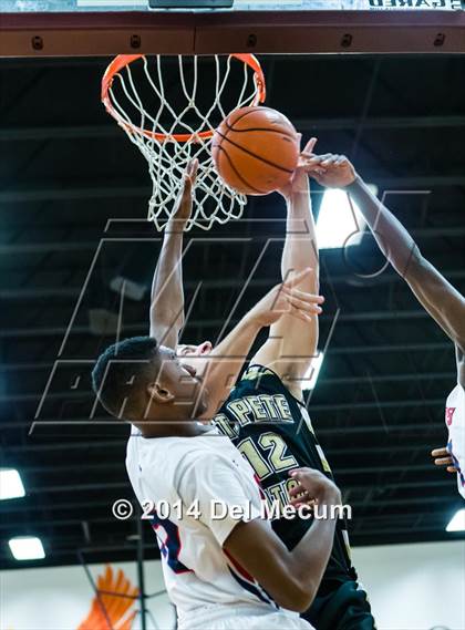 Thumbnail 3 in Freedom vs. St. Petersburg Catholic photogallery.