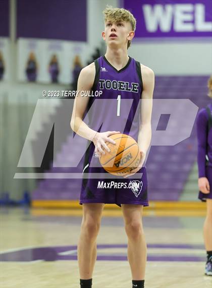 Thumbnail 3 in East vs. Tooele (Riverton Holiday Tournament) photogallery.