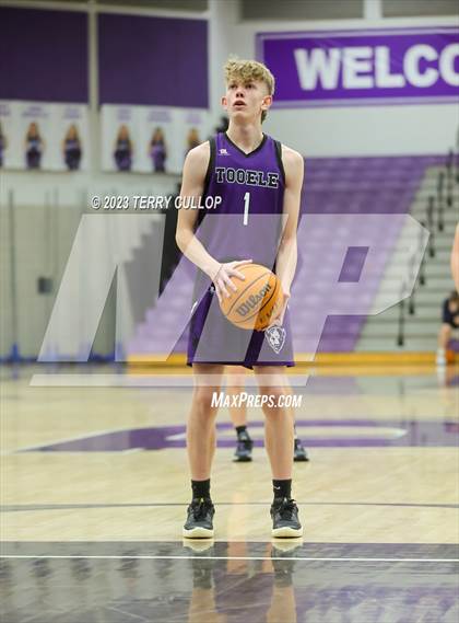 Thumbnail 1 in East vs. Tooele (Riverton Holiday Tournament) photogallery.
