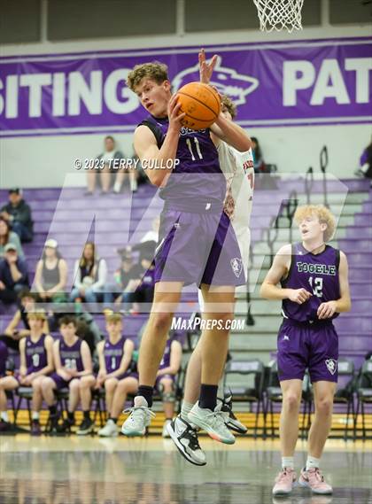 Thumbnail 2 in East vs. Tooele (Riverton Holiday Tournament) photogallery.