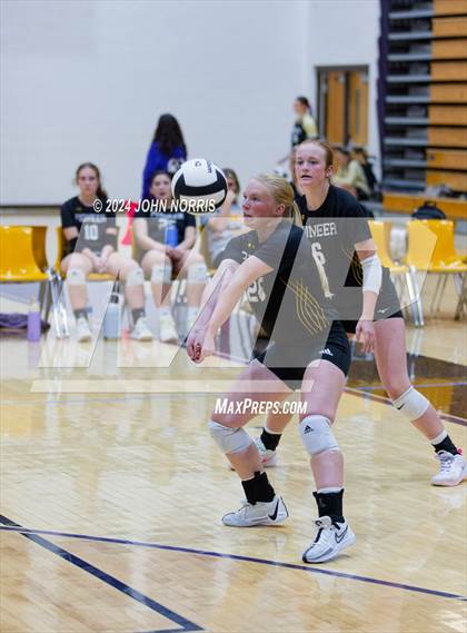 Thumbnail 2 in Pioneer vs. Leo (Leo Invite) photogallery.