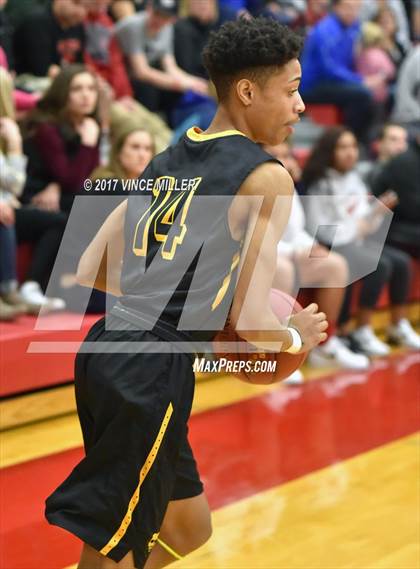 Thumbnail 1 in Lincoln vs Capital (WIAA 3A Regional) photogallery.